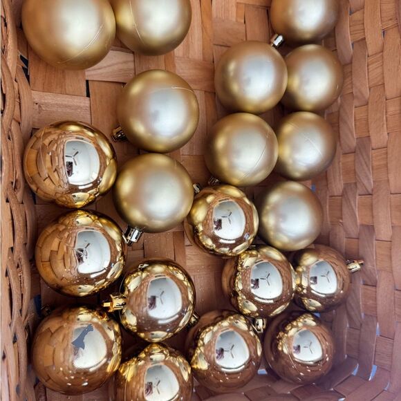 Other - Elegant Gold Holiday Ornaments